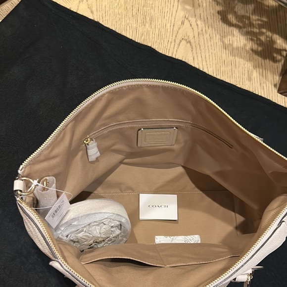 Coach Kleo Carryall
Handbag Laptop Gold/Chalk Leather - Picture 7 of 14